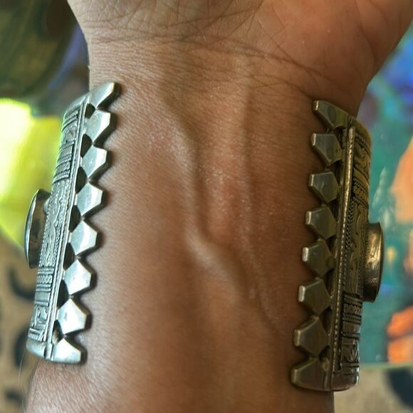 Turkemann Tribal Agate Cuff Bracelet - Picture 3 of 7